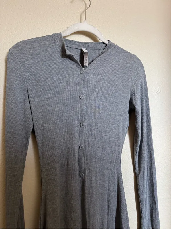 Skims Soft Lounge Button Up Henley Long Sleeve Romper Size Medium Grey - Image 3