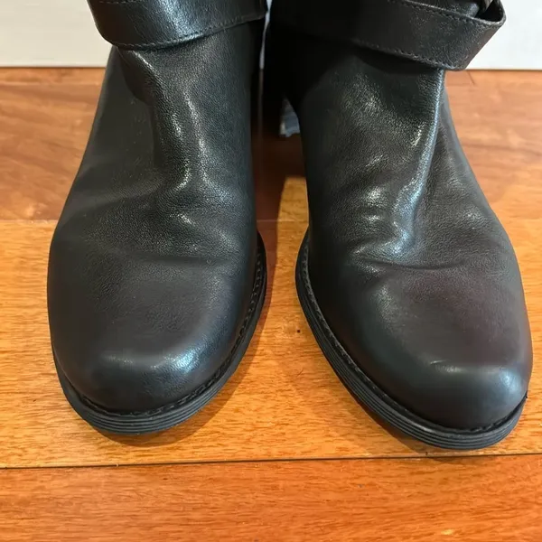 Stuart Weitzman soft Leather Round Toe Buckle‎ Moto Boots Women's size 7.5 - Image 2
