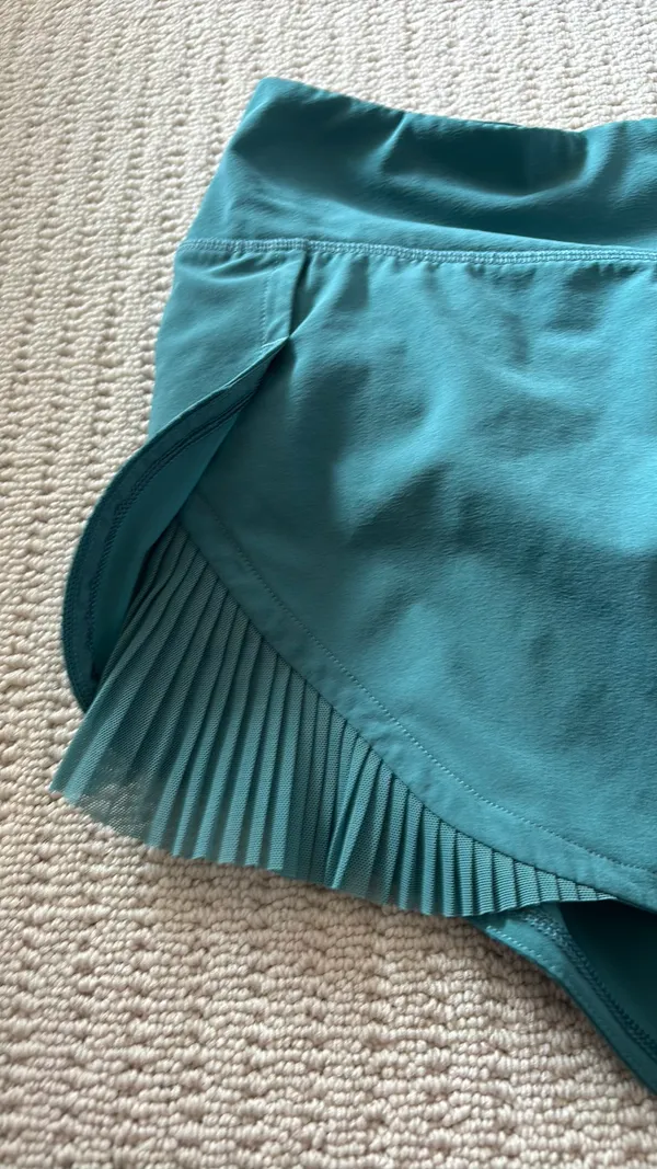 Lululemon Shorts 2.5" Hotty Hot Low-Rise - Image 5