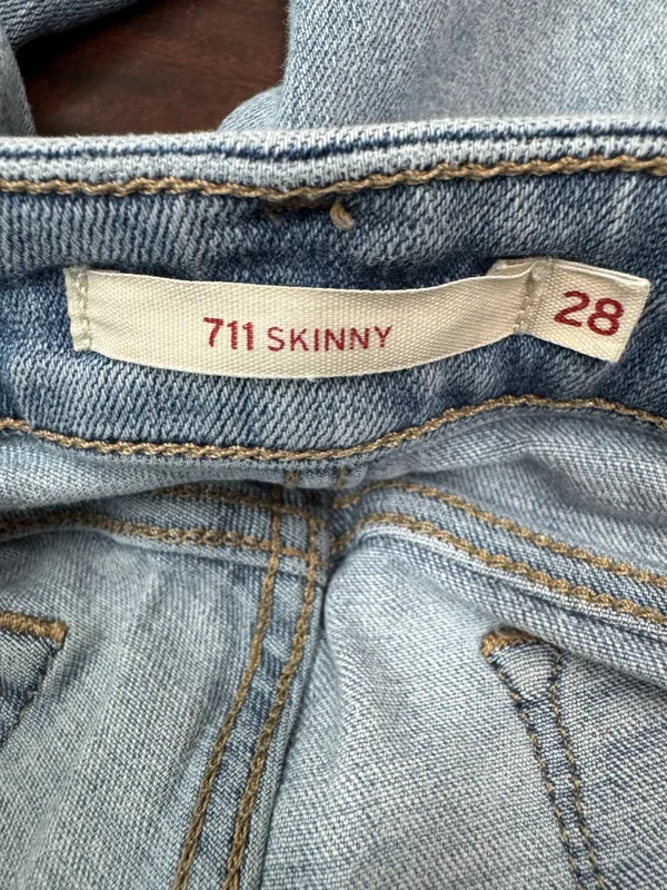 Levi’s 711 Skinny Jeans Size 28 - Image 5