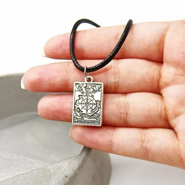 La Rueda de la Fortuna Tarot Card Necklace - Image 3
