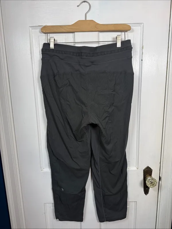 Lululemon Dance Studio Mid-Rise Cropped Pant in Black Night W2537 Sz 8 - Image 8