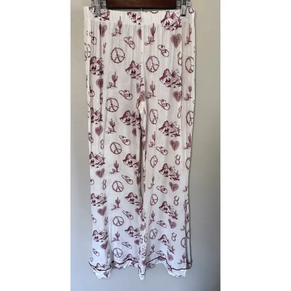Lainey Wilson‎ Peace, Love, and Cowboys Bell Bottom Western Print PJ Set Size L - Image 6