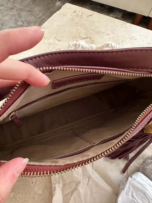 HOBO kole shoulder bag soft leather berry - Image 10