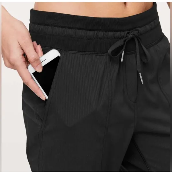 Lululemon‎ Dance Studio Crop 25" Cinchable Hem Mid-Rise Pants in Black Size 2 - Image 4