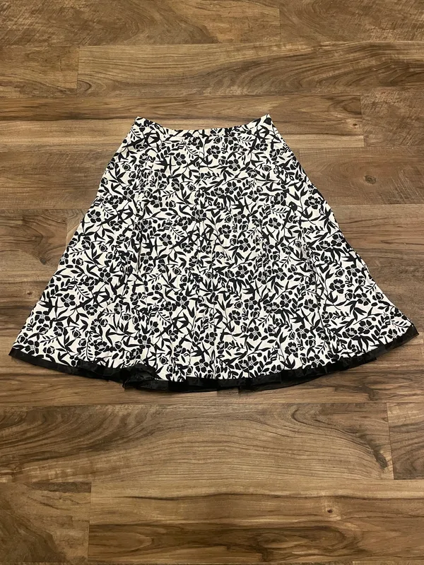 HILLARD & HANSONS Women's Twirl Skirt A-Line Black & White Floral Full Size 6 - Image 6
