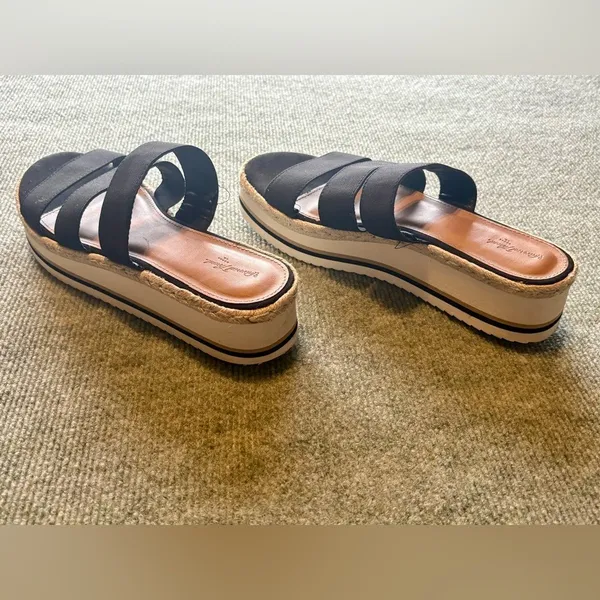Universal Thread Women's Black Florence Sporty Platform Sandals - Image 4