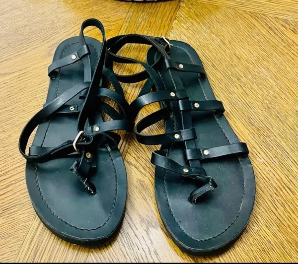 Madden Girl Black Gladiator Sandals Size 7 - Image 2