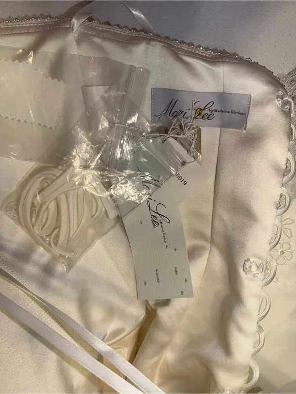 Stunning New Mori Lee Strapless Taffeta Wedding Gown - Image 7
