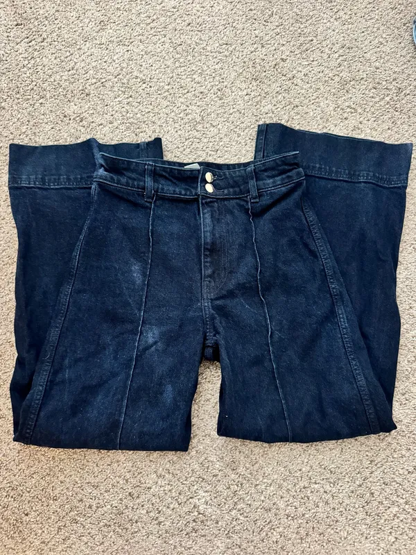 H&M Dark Wash High-Waisted Jeans - Image 3