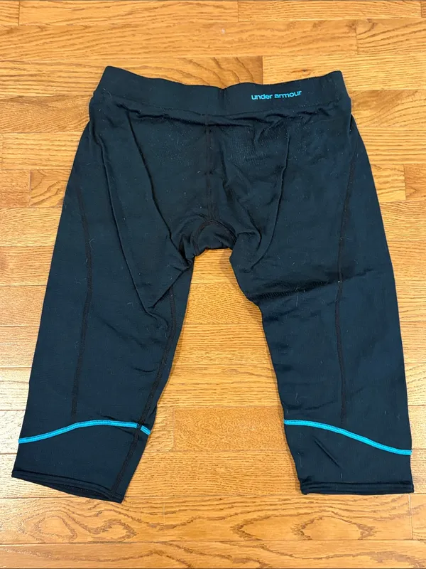 Under Armour | Black Thermal Capri Leggings Base 2.0 Size Large - Image 5