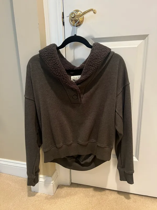 American Eagle Outfitters Sweatshirt - Image 2