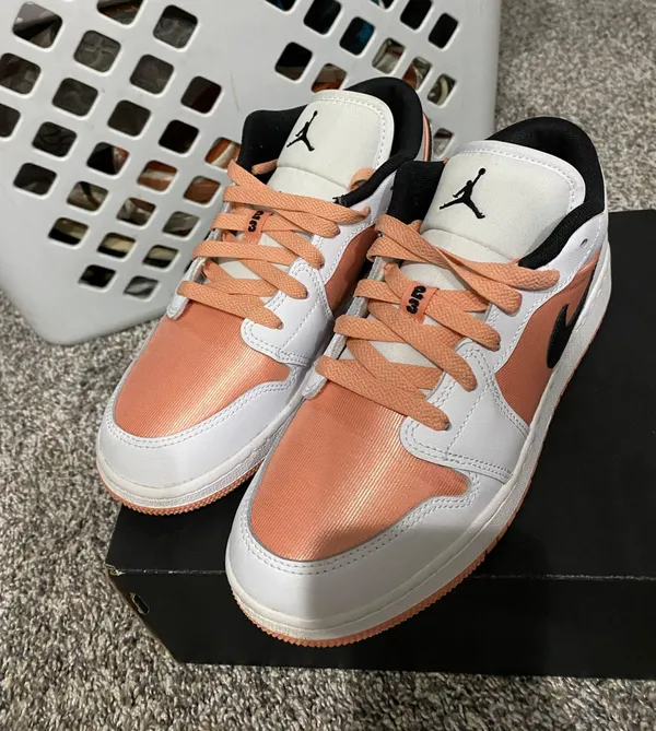 Nike Jordan 1 Low - Image 2