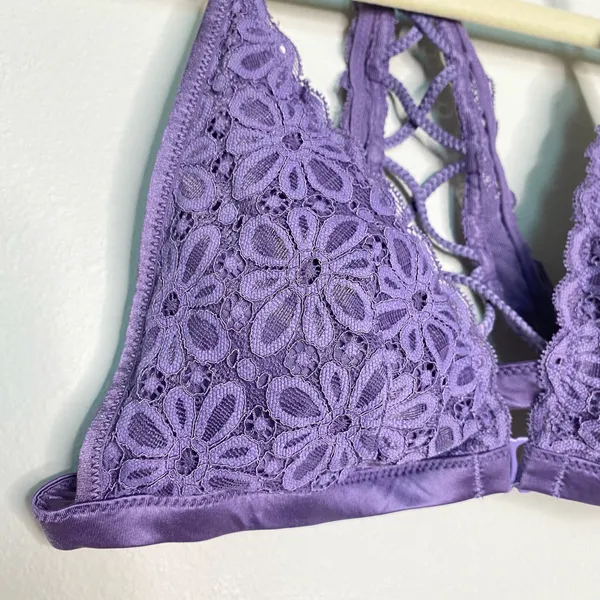 NWOT Victoria’s Secret Purple Lavender Floral Lace Bralette - Image 3