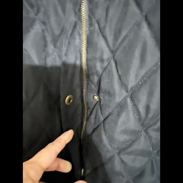 Stylish Black Quilted Vest with Pockets Size L - Image 8