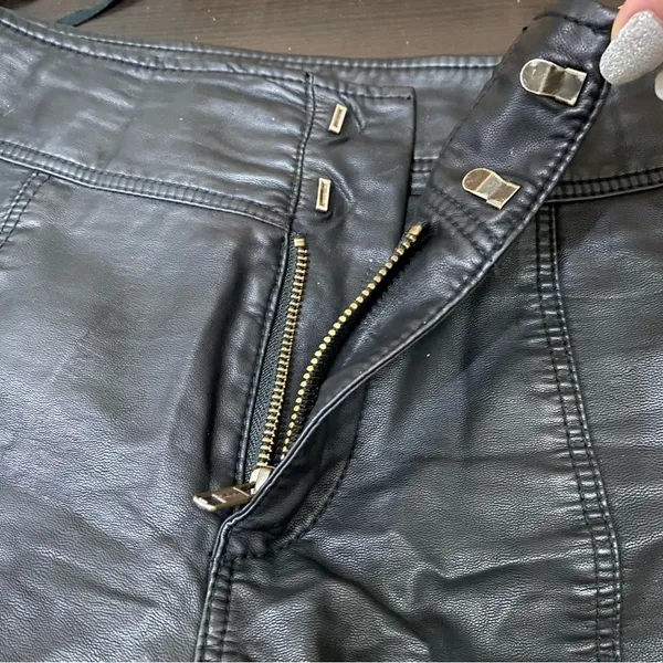 FREE PEOPLE High Rise Side Lace Up Tie Black Vegan Leather Pleather Shorts Sz 4 - Image 8