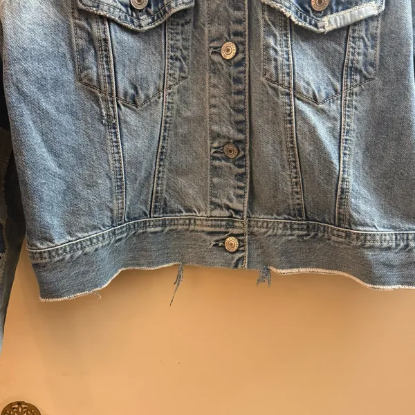 Abercrombie and Fitch Patchwork denim jacket cropped trucker jean jacket size M - Image 6