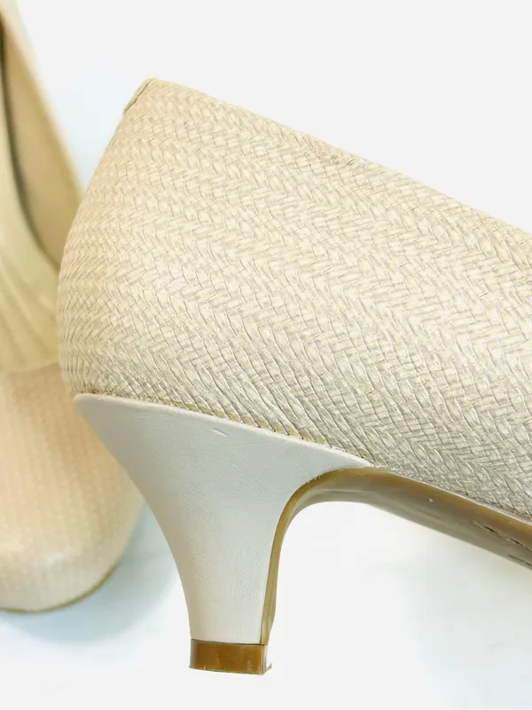 Easy Spirit Cream Woven Leather Kitten Heel Pumps size 9 - Image 5