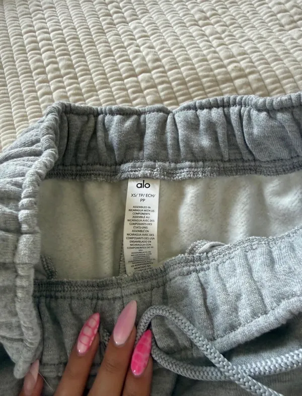 Alo Yoga Sweatpants - Image 2