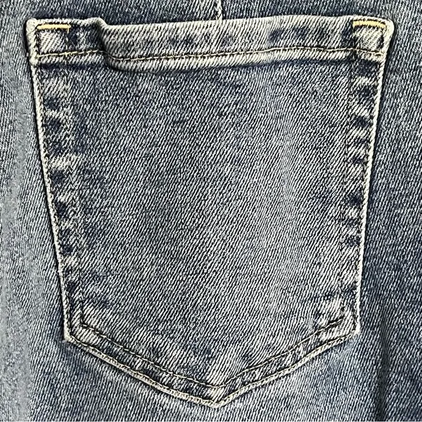 Hollister Jeans Curvy Ultra High Rise Mom Jeans Belted Raw Hem Size 7 Regular‎ - Image 11