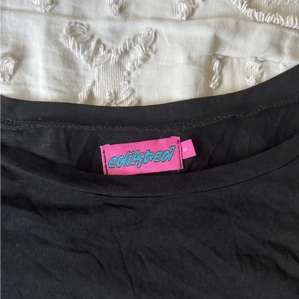 Edikted Black Long Sleeve Crop Top - Image 3