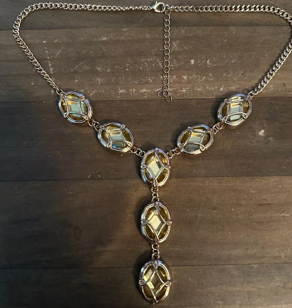 Gold tone citrine Y statement necklace - Image 2