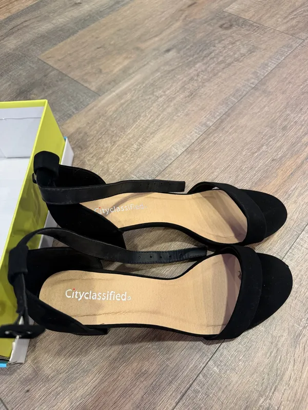 black heels - Image 2