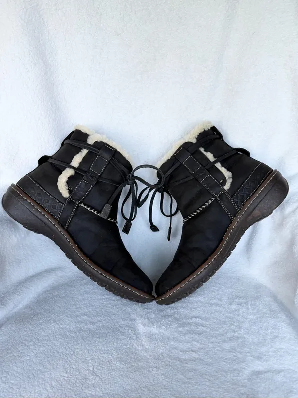UGG AUSTRALIA COVE S/N 5136 SUEDE LEATHER GENUINE SHEEPSKIN Boots Size 9 Women’s - Image 5