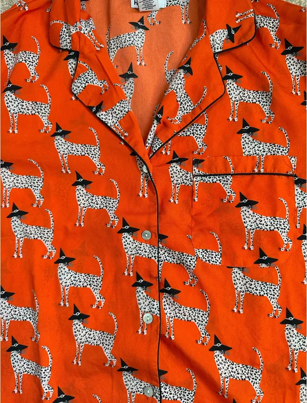 Bouffants & Broken Hearts Orange Halloween Pajama Short Sleeve Top. Size Small - Image 7