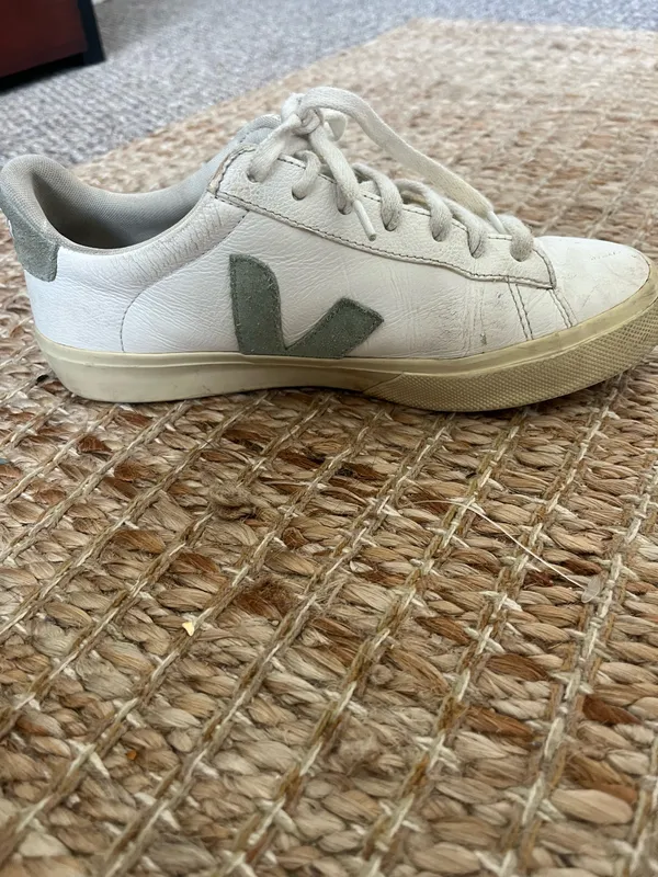 VEJA Sneakers women size 8 - Image 2