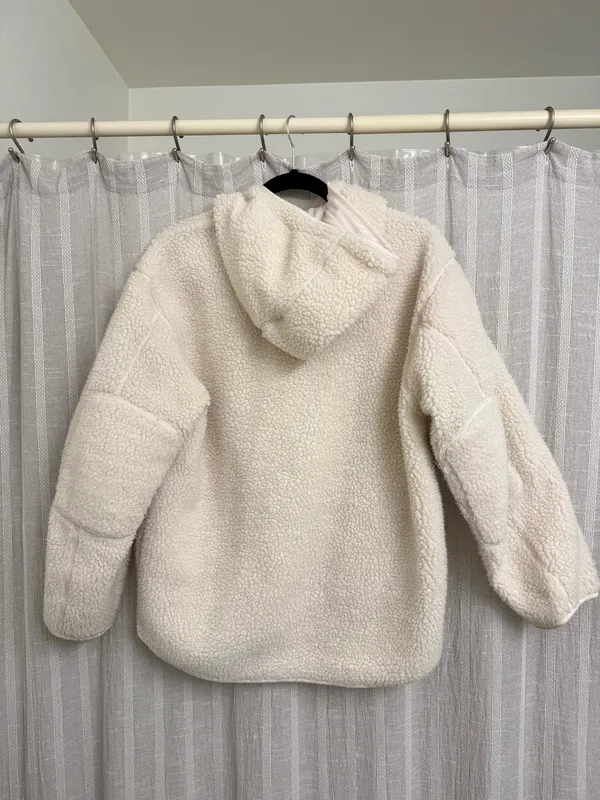H&M women’s fleece zip-up puffer jacket - Image 3