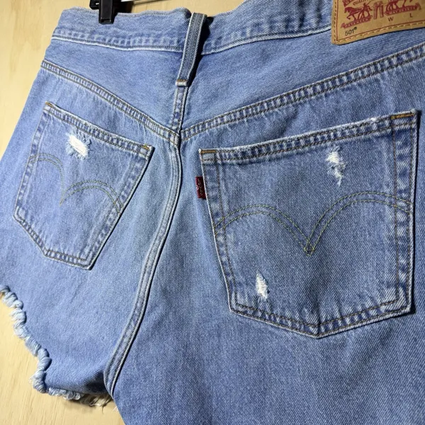 Levi’s 501 Women’s Denim Cut Off Shorts W33 Distressed Frayed Hem Blue‎ - Image 9