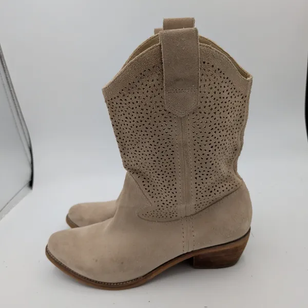 BCBGeneration‎ Bastille Taupe Suede Perforated Western Boots Womens 7.5B 37.5 - Image 2