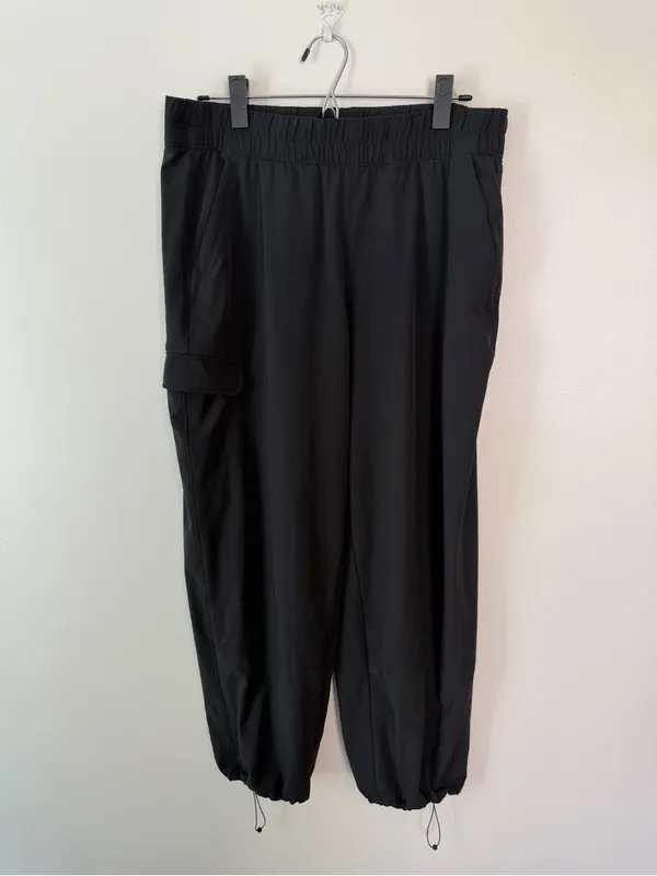 Athleta Boundless Cargo Jogger Pants Black Medium Ripstop - Image 3