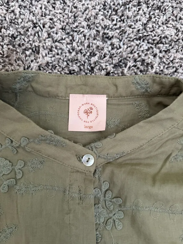 Embroidered Button Down Green Size L - Image 2