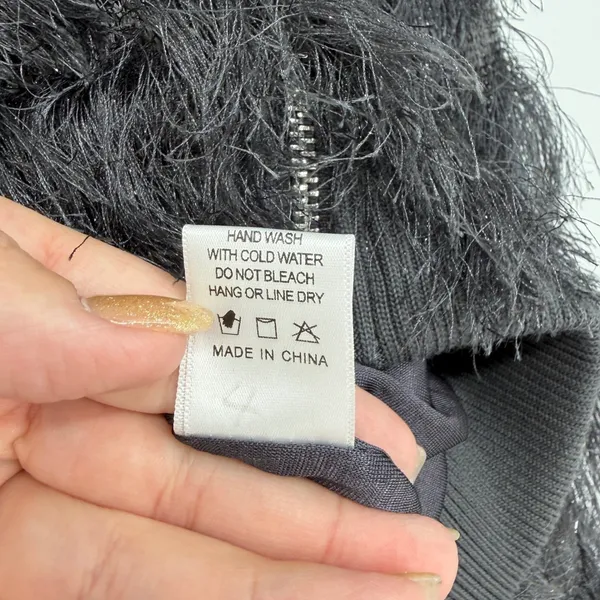 Windsor Cropped Faux Fur‎ Jacket Gray Zip Front Size S/M Unique Artsy - Image 6