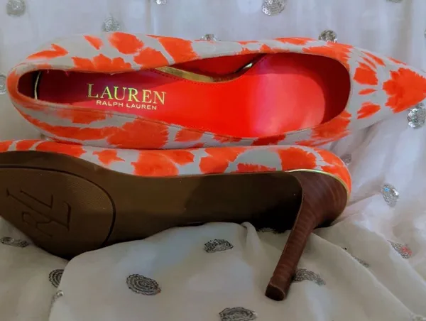 LAUREN Ralph Lauren Orange and White Patterned Pointed-Toe Pumps heels size 9.5B - Image 2