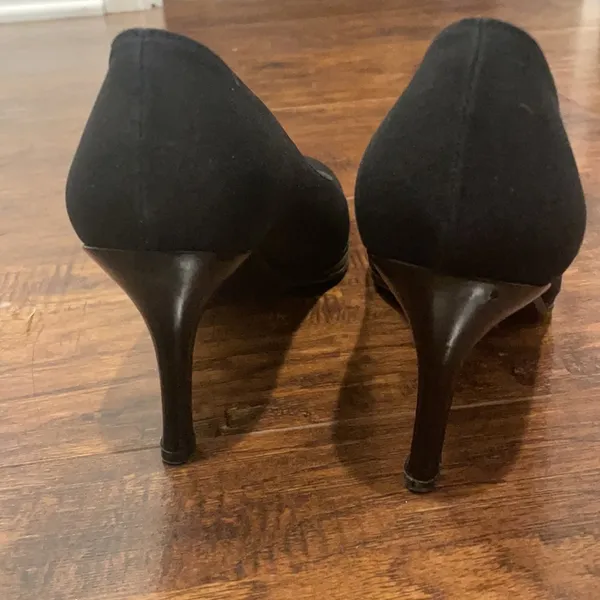 Stuart Weitzman black round toe heels - Image 6