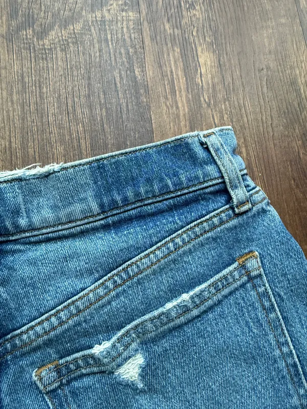 Abercrombie & Finch Women’s The Mom Short - High Rise Distressed Denim-Size 26/2 - Image 6