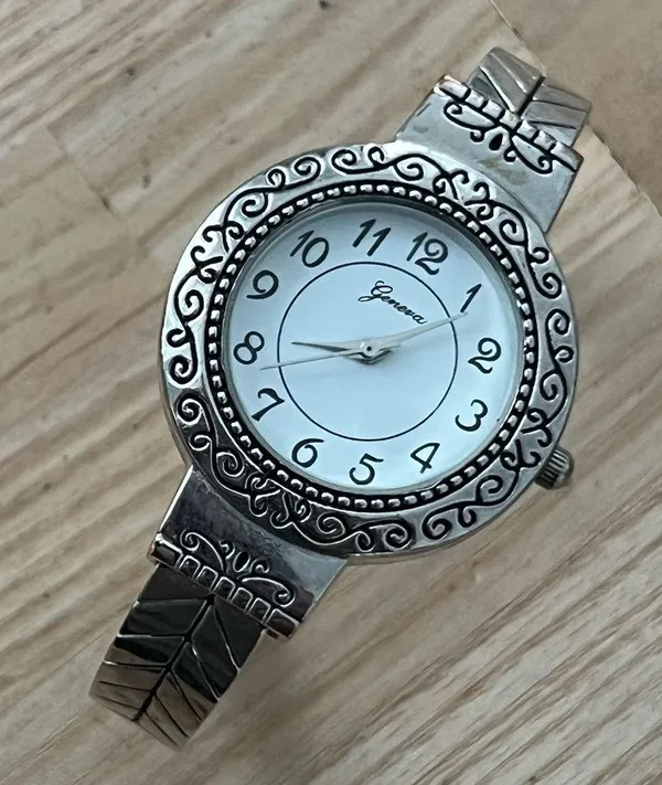 Fashion Watch Geneva Brand - Image 3