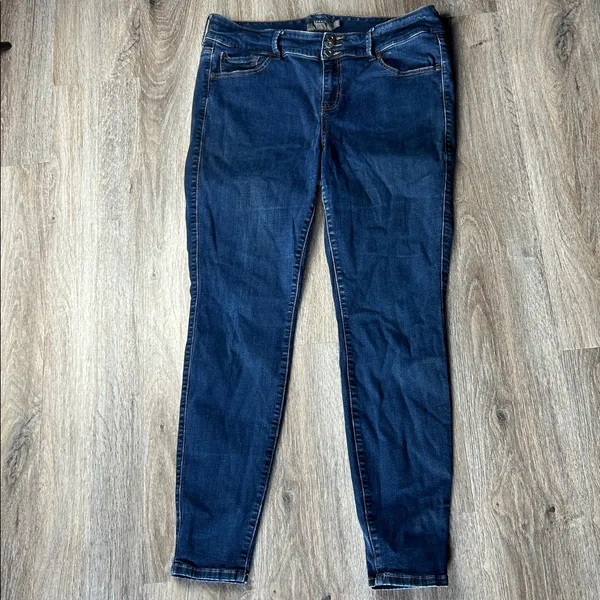 Torrid Super Soft Denim Jeggings Plus Size 18 Tall - Image 4