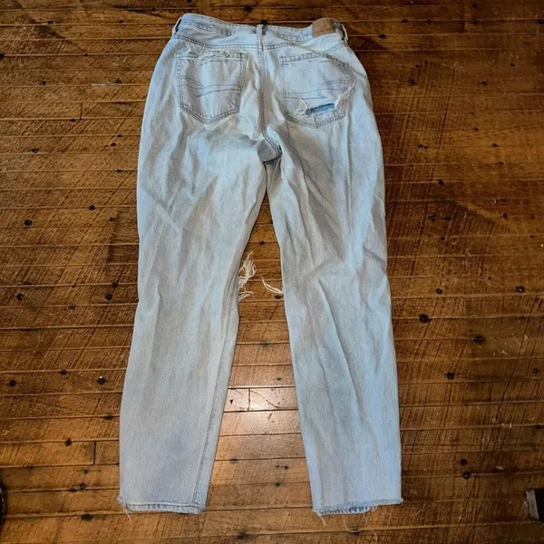 American Eagle destroyed distressed light wash mom jeans - Image 3