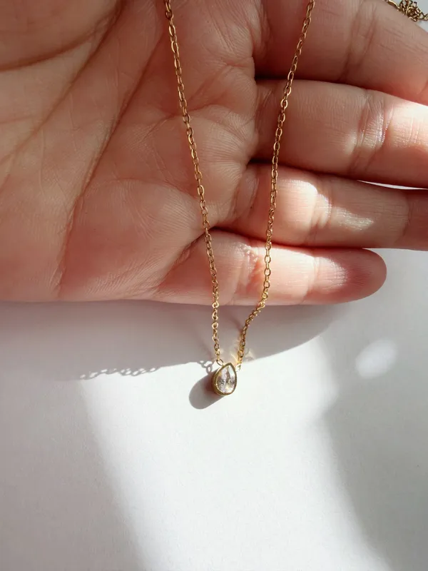 Gold teardrop dainty necklace - Image 2