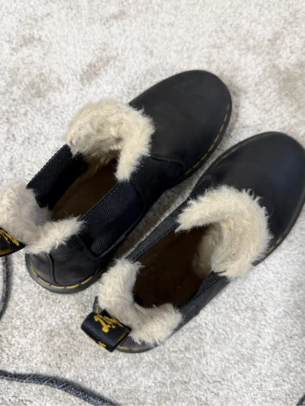 Dr. Martens Women’s 2976 Leonore Faux Fur Lined Chelsea Boots Leather in Black 9 - Image 13