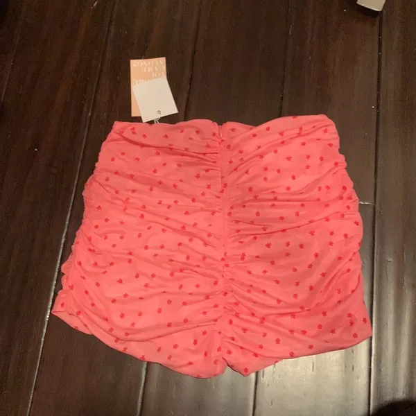 Tiger Mist pink ruched high waisted shorts super cute small brand new with tags - Image 3