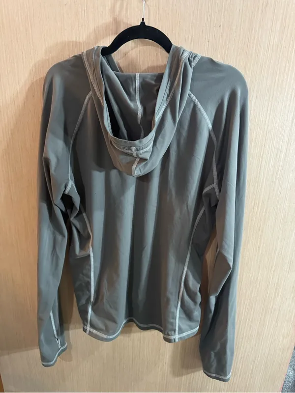 Women’s Mountain Hardwear Gray Long-Sleeve Lightweight Hoodie Size XL - Image 4