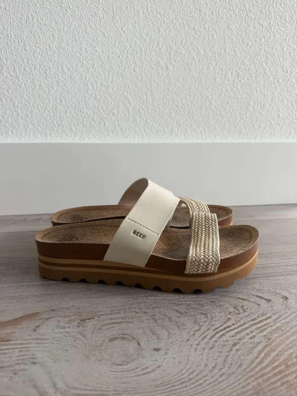 Reef Cushion Vista Hi Sandals Size 9 - Image 2