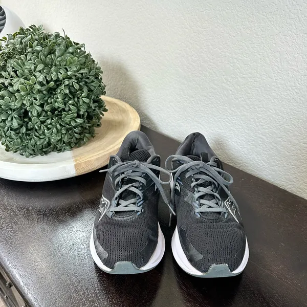 Saucony woman’s Axon 2 9.5 - Image 2
