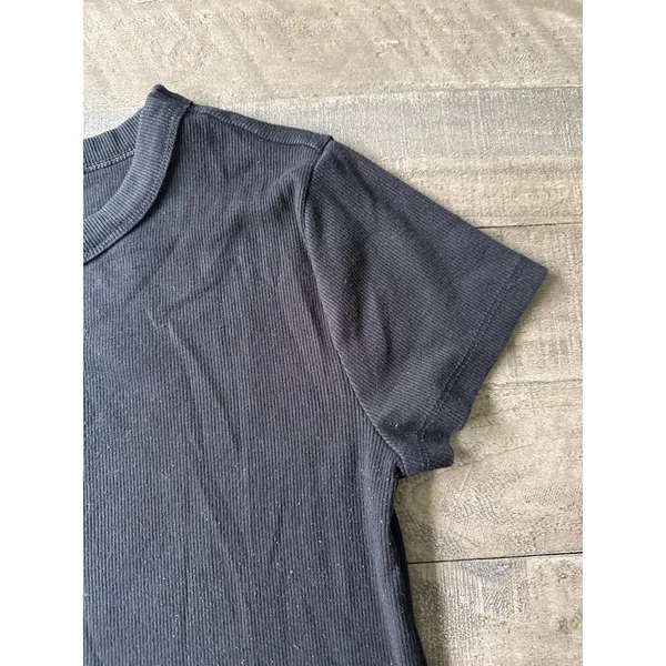 Old Navy‎ Women's Black Ribbed Short Sleeve Tee Size Medium - Image 4