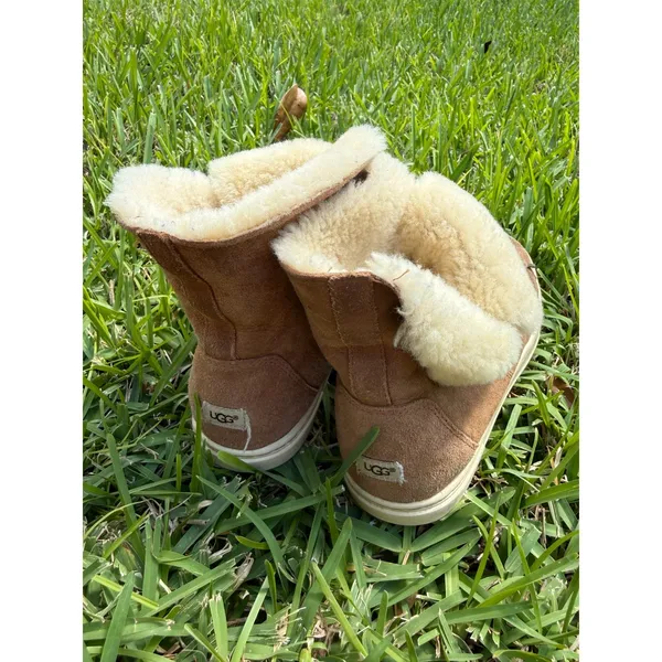 UGG High Top Suede Sneakers Size 6 - Image 7
